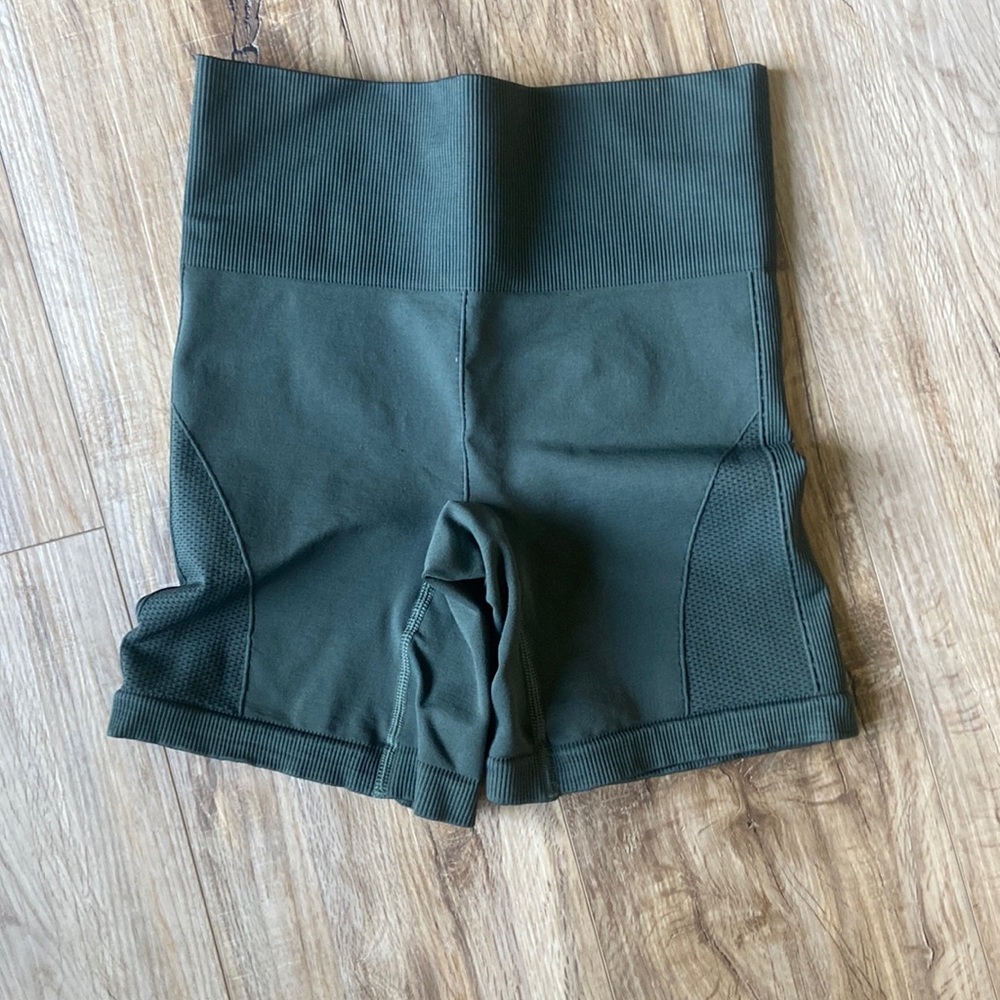Lululemon short size 4